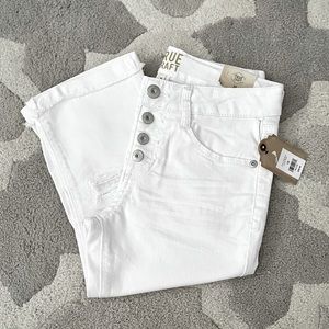 NWT. True Craft Crop/ Capri Jeans. White. Size 10/12